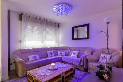 Coin salon dans l'établissement Superbe appartement spacieux avec parking gratuit