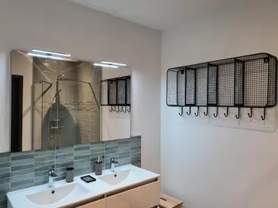 Salle de bains dans l'établissement Gîte 4 étoiles à La Bresse, grand confort, proche station ski - FR-1-589-394