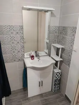 Salle de bains dans l'établissement Le Cozy du Poli, Résidence Le Haut des Lacs