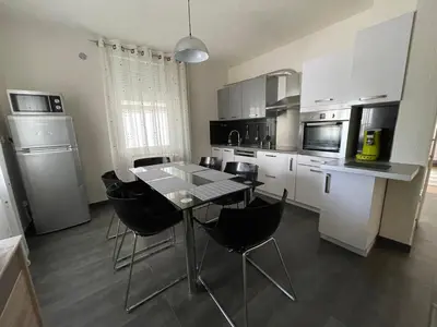 Cuisine ou kitchenette dans l'établissement Appartement Bes,, Chaleureux et confortable avec entrée indépendante