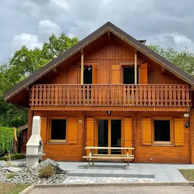 CHALET 6 PERS INDEPENDANT PROCHE CENTRE ET LAC