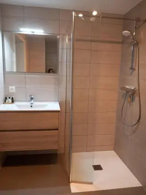 Salle de bains dans l'établissement Gîte Emile de la Maison Saint-Josse