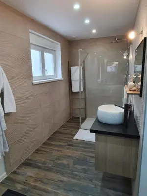 Salle de bains dans l'établissement La Chambre des Secrets by Leslodgespa - Escapade romantique proche de Bâle avec terrasse privée