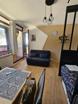 Coin salon dans l'établissement Appartement Vue sur les pistes de ski et en bas de la station