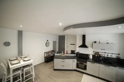 Cuisine ou kitchenette dans l'établissement LE FERRETTE - Appartement moderne et confortable