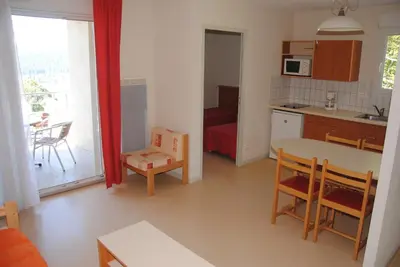 Cuisine ou kitchenette dans l'établissement Le Herbau