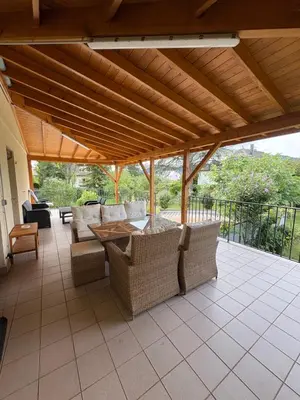 Balcon ou terrasse dans l'établissement Le Point central - Terrasse - Proche de Colmar