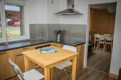 Cuisine ou kitchenette dans l'établissement Maison familiale 3 chambres au calme dans la nature