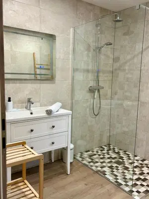 Salle de bains dans l'établissement Chalets Capucine ou Clochette 5P - SPA Privatif