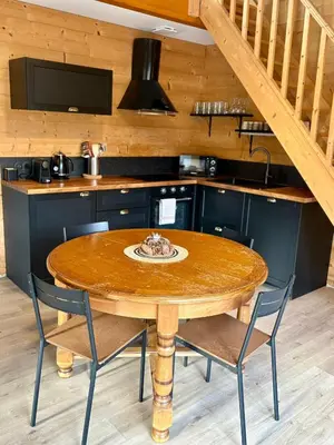 Cuisine ou kitchenette dans l'établissement Chalets Capucine ou Clochette 5P - SPA Privatif