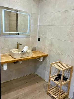 Salle de bains dans l'établissement Chalets Capucine ou Clochette 5P - SPA Privatif