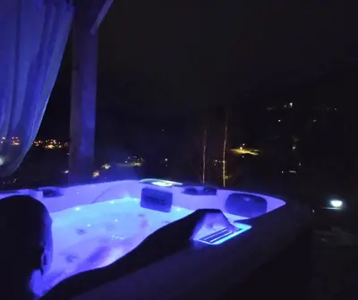 Plan de l'établissement Au chalet de JO avec accès à l'espace piscine et jacuzzi