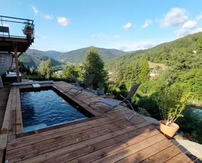 Vue générale sur la montagne ou vue sur la montagne depuis l'appartement