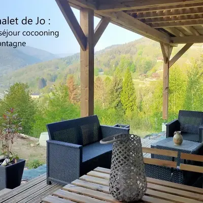 Au chalet de JO avec accès à l'espace piscine et jacuzzi