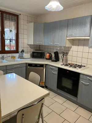 Cuisine ou kitchenette dans l'établissement Sur la Route du Vin