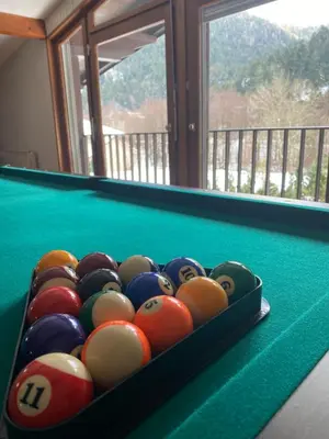 Billard dans l'établissement LE VERTBRUCHE - Gîte avec superbe vue pour 15 pers