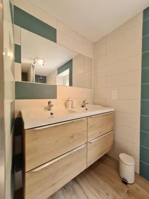 Salle de bains dans l'établissement Le Gîte du Petit Béret