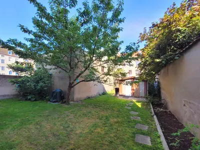 Jardin de l'établissement ❂ LES ROCHES ❂ CHIC ❂ CENTRE ❂ 6 PERS. ❂ RDC ❂ RBNB ❂