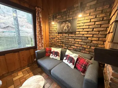 Coin salon dans l'établissement LA POMME DE PIN 2 Appartement avec terrasse