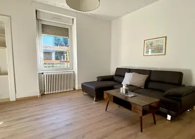Coin salon dans l'établissement Appartement Le lion