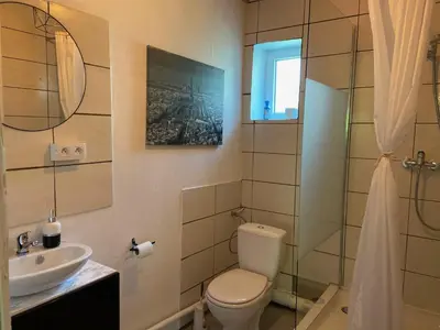 Salle de bains dans l'établissement Le Noyer: Petit chalet cosy proche de Mulhouse
