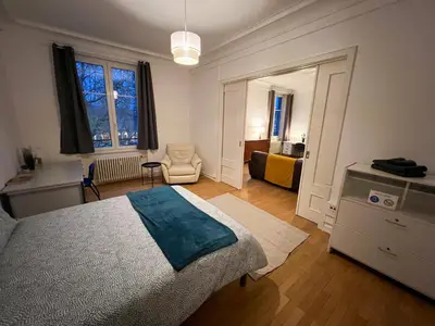 Un ou plusieurs lits dans un hébergement de l'établissement Chambres privées -Private room- dans un spacieux appartement - 100m2 centre proche gare