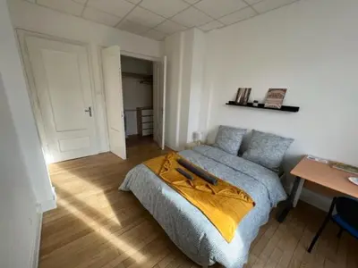Coin salon dans l'établissement Chambres privées -Private room- dans un spacieux appartement - 100m2 centre proche gare