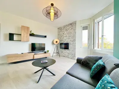 Télévision ou salle de divertissement dans l'établissement COLMAR - Appartements Deluxe - Lumineux - Stationnement Gratuit et Facile dans la rue