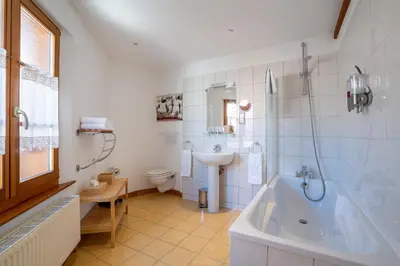 Salle de bains dans l'établissement Les Suites - La Cour St Fulrad