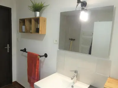Salle de bains dans l'établissement LE STRASBOURG - Confortable maison de ville