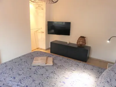 Télévision ou salle de divertissement dans l'établissement LE STRASBOURG - Confortable maison de ville