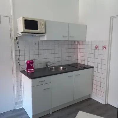 Cuisine ou kitchenette dans l'établissement Colmar: studio dans le centre historique