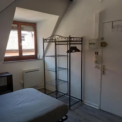 Un ou plusieurs lits dans un hébergement de l'établissement Colmar: studio dans le centre historique