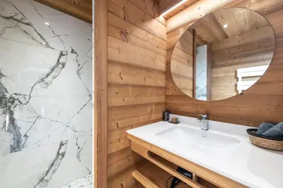Salle de bains dans l'établissement Aigle des Neiges 5 étoiles