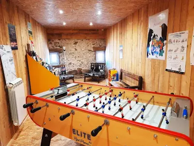 Salle de jeux dans l'établissement ⁂⁂ GITE LES HERABLES [CLEDICIHOME] Gîte de charme // JACCUZI // SALLE DE JEUX ⁂⁂
