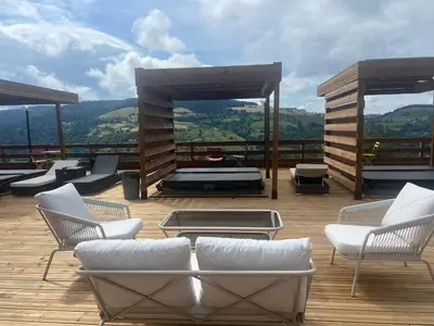Vue générale sur la montagne ou vue sur la montagne depuis l'appartement