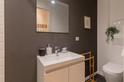Salle de bains dans l'établissement Travel Homes - The Parc, next to Champ de Mars