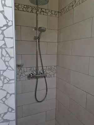 Salle de bains dans l'établissement Le Petit Cabanon