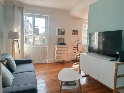 Télévision ou salle de divertissement dans l'établissement Pastel au grenier à sel