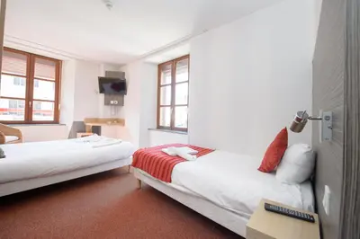 Un ou plusieurs lits dans un hébergement de l'établissement HOTEL DES VOYAGEURS