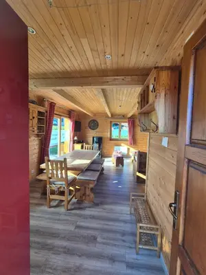 Coin salon dans l'établissement Le chalet de la Chouille