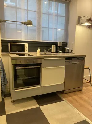 Cuisine ou kitchenette dans l'établissement JAZZ - Appart original 5pers rdch arrière cour calme, patio