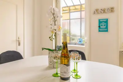 Boissons dans l'établissement Appartement de Prestige au centre climatisé avec jardin privé