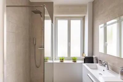 Salle de bains dans l'établissement Appartement de Prestige au centre climatisé avec jardin privé