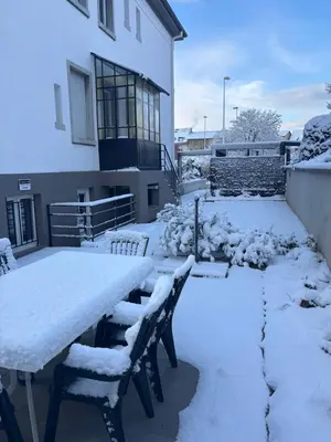 L'établissement Appartement de Prestige au centre climatisé avec jardin privé en hiver