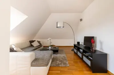 Télévision ou salle de divertissement dans l'établissement Bel appartement centre climatisé parking privé