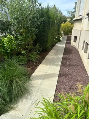 Jardin de l'établissement Bel appartement centre climatisé parking privé