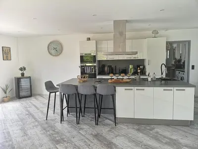 Cuisine ou kitchenette dans l'établissement Villa, Gérardmer, Sauna, Spa Jacuzzi, Baby foot, Terrasse, 8 personnes, 4 chambres, 2 salles de bain