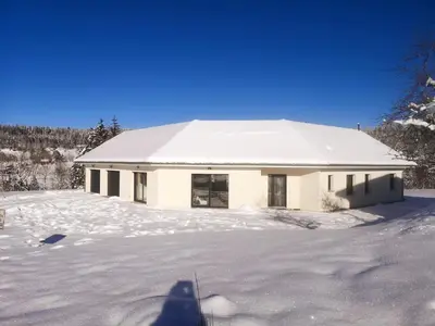 L'établissement Villa, Gérardmer, Sauna, Spa Jacuzzi, Baby foot, Terrasse, 8 personnes, 4 chambres, 2 salles de bain en hiver