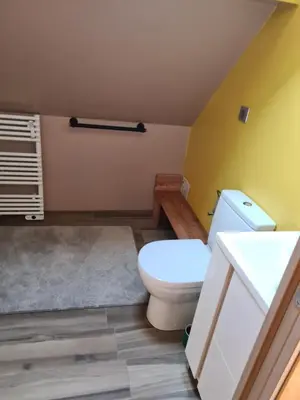 Salle de bains dans l'établissement Le chalet du bois joli